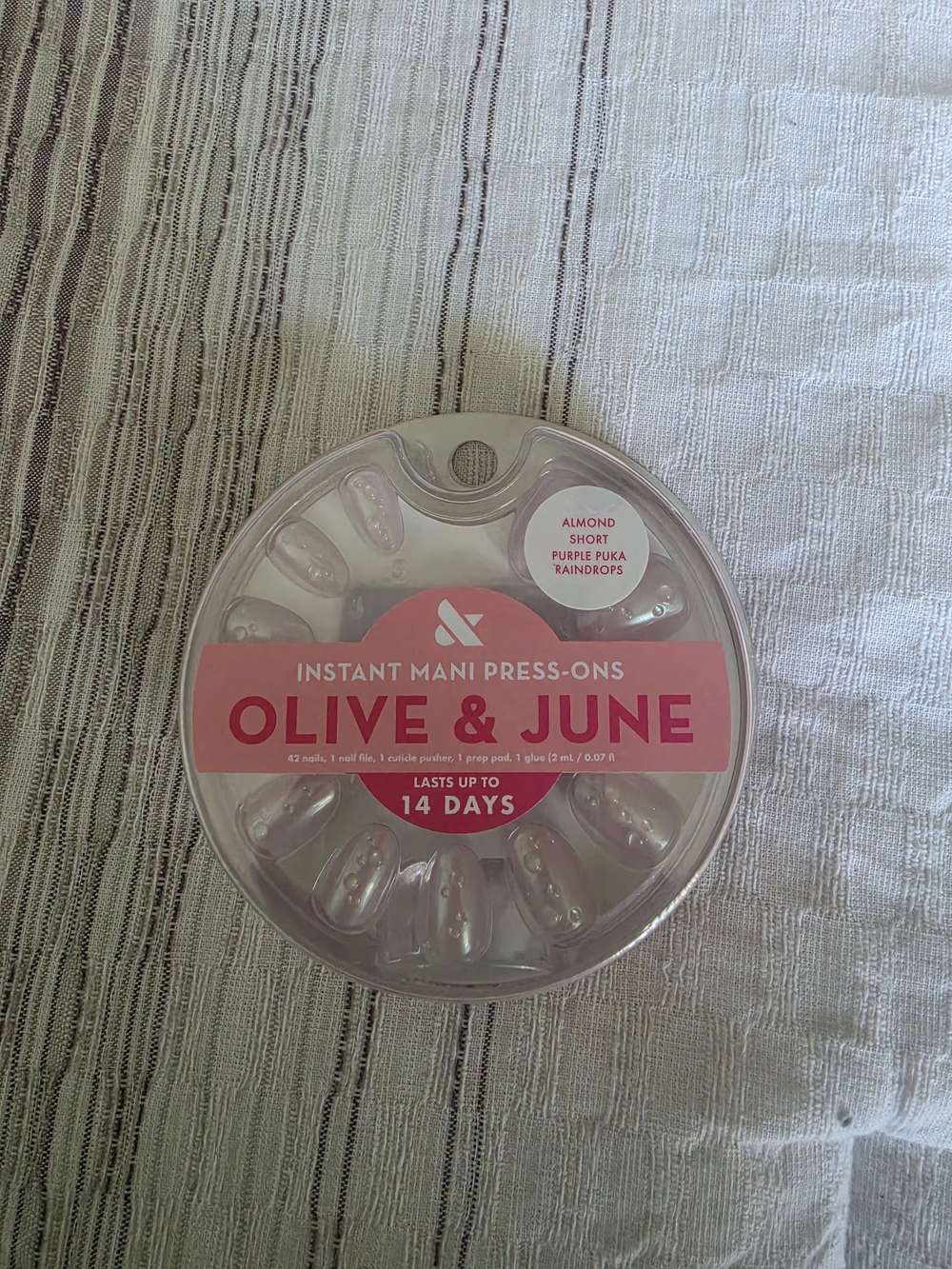 Olive & June Almond Short Press-On Nails in Purple Poka Raindrops New